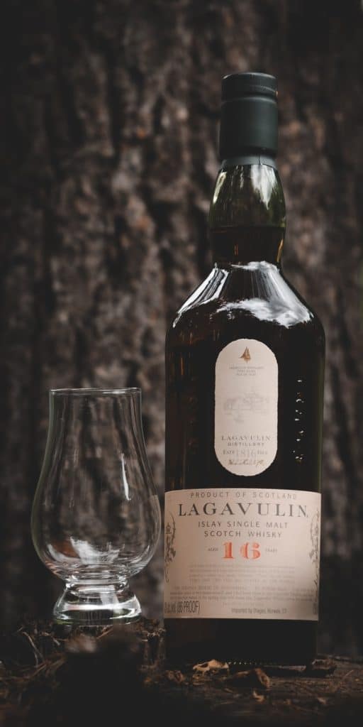 Lagavulin 16 Year Old Single Malt Scotch Whisky - Un autre grand choix de Diageo.